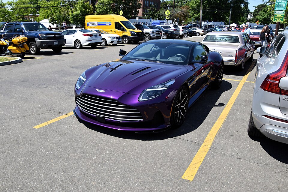Aston Martin DB12