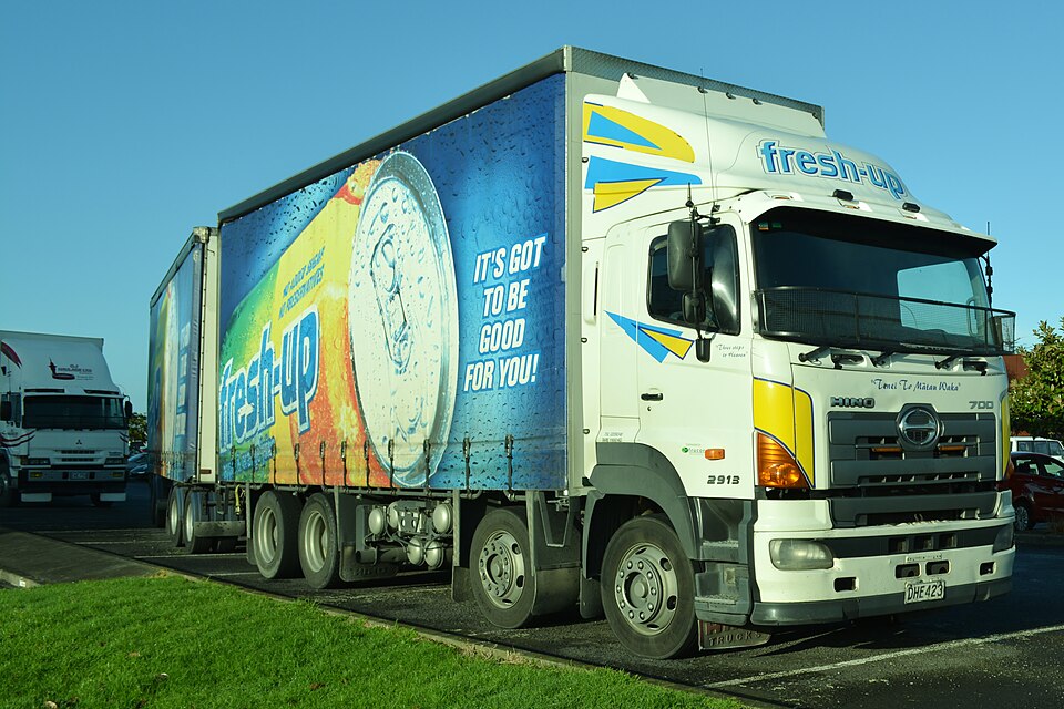 Hino 700