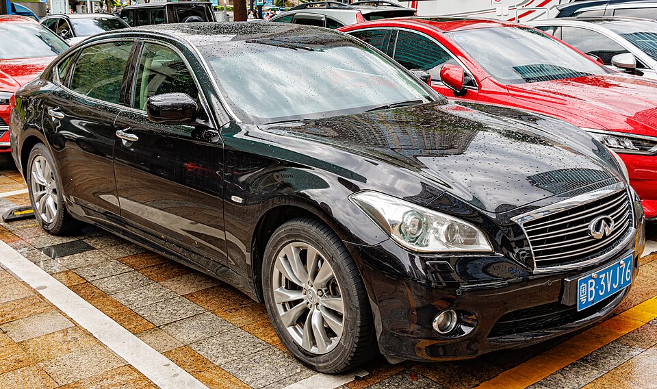 Infiniti Q70