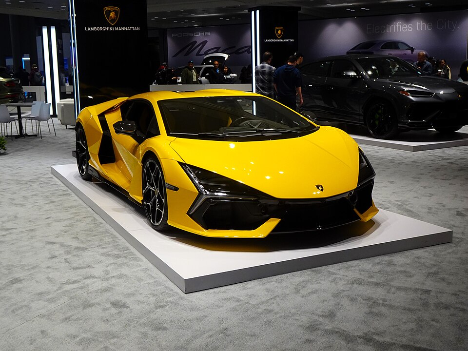 Lamborghini Revuelto