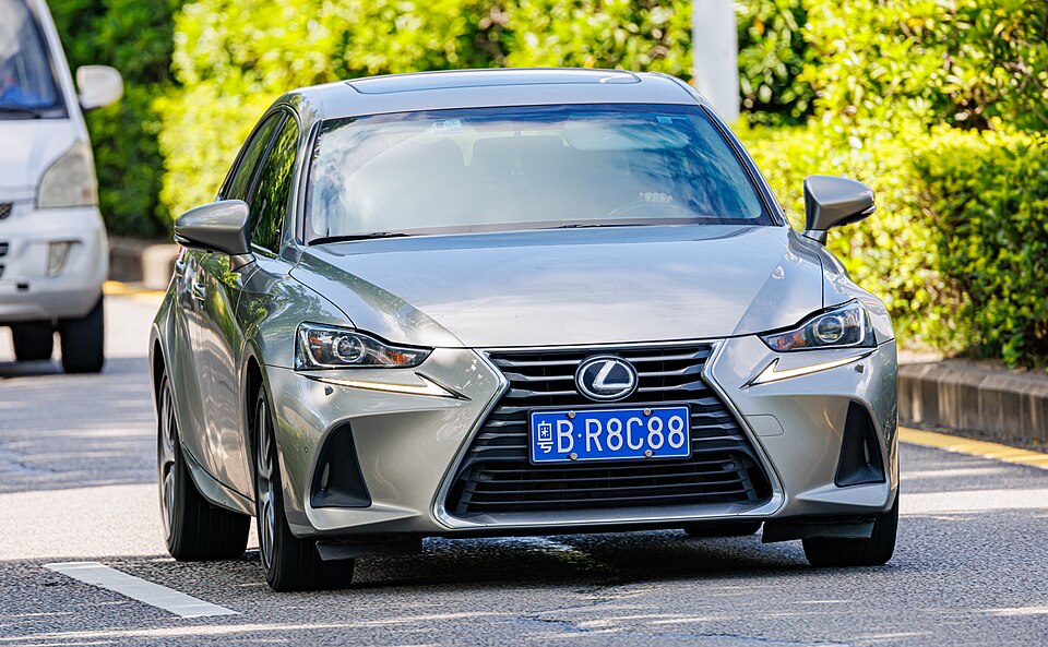 Lexus IS