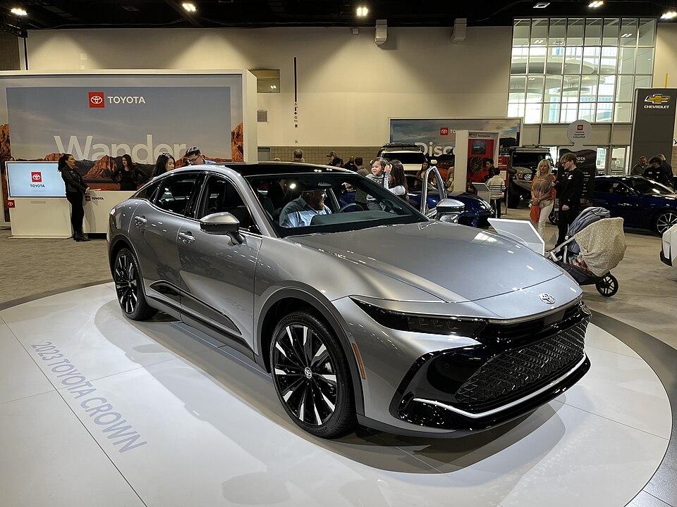 Toyota Crown S235