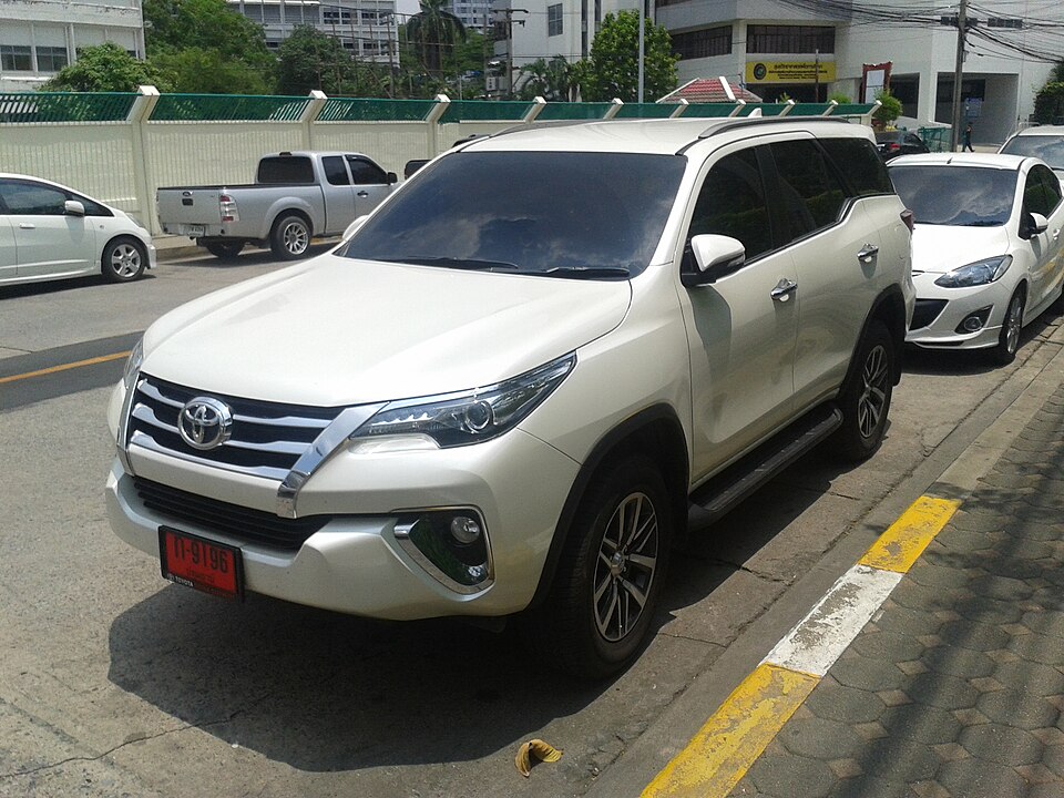Toyota Fortuner AN160