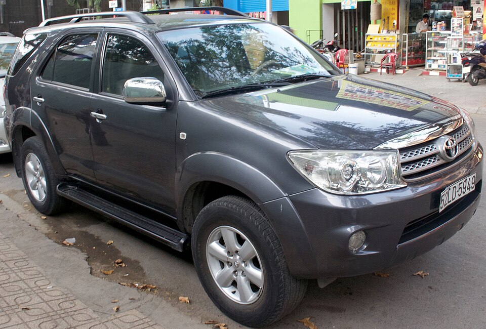 Toyota Fortuner AN50