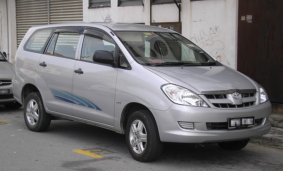 Toyota Innova AN40