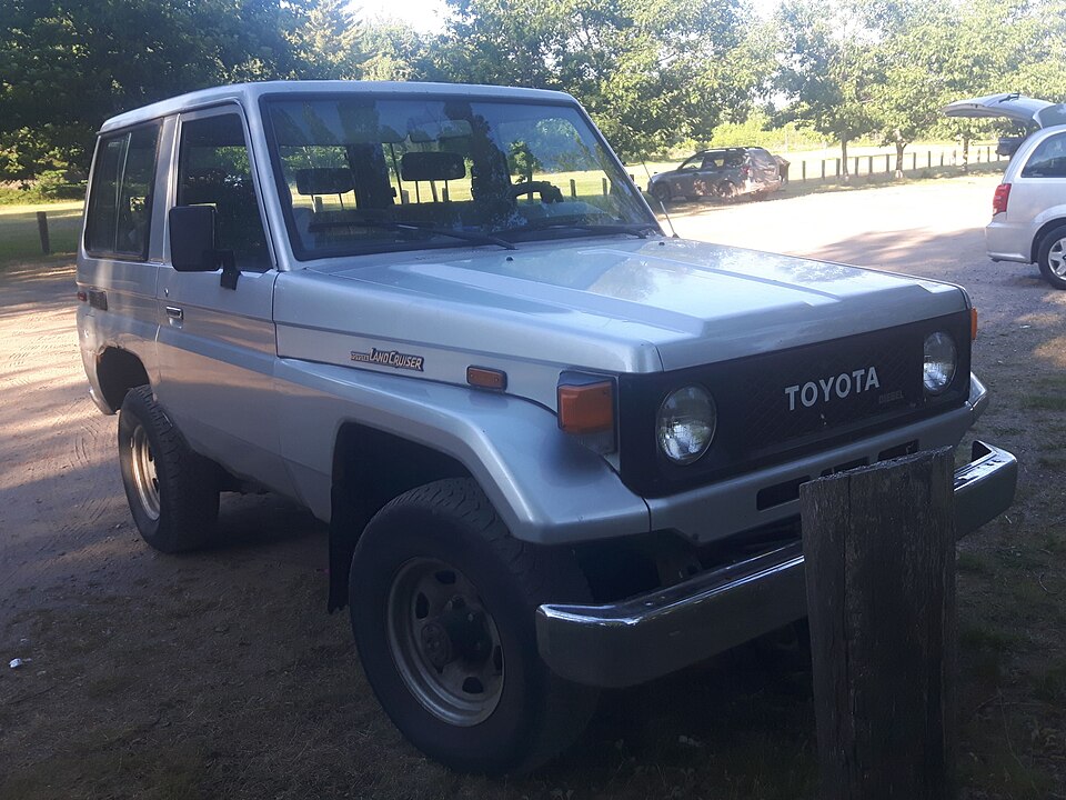 Toyota Land Cruiser 70 / Pickup