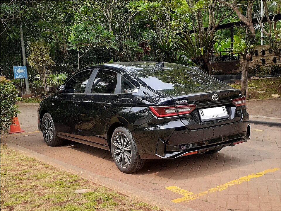 Toyota Yaris AC100